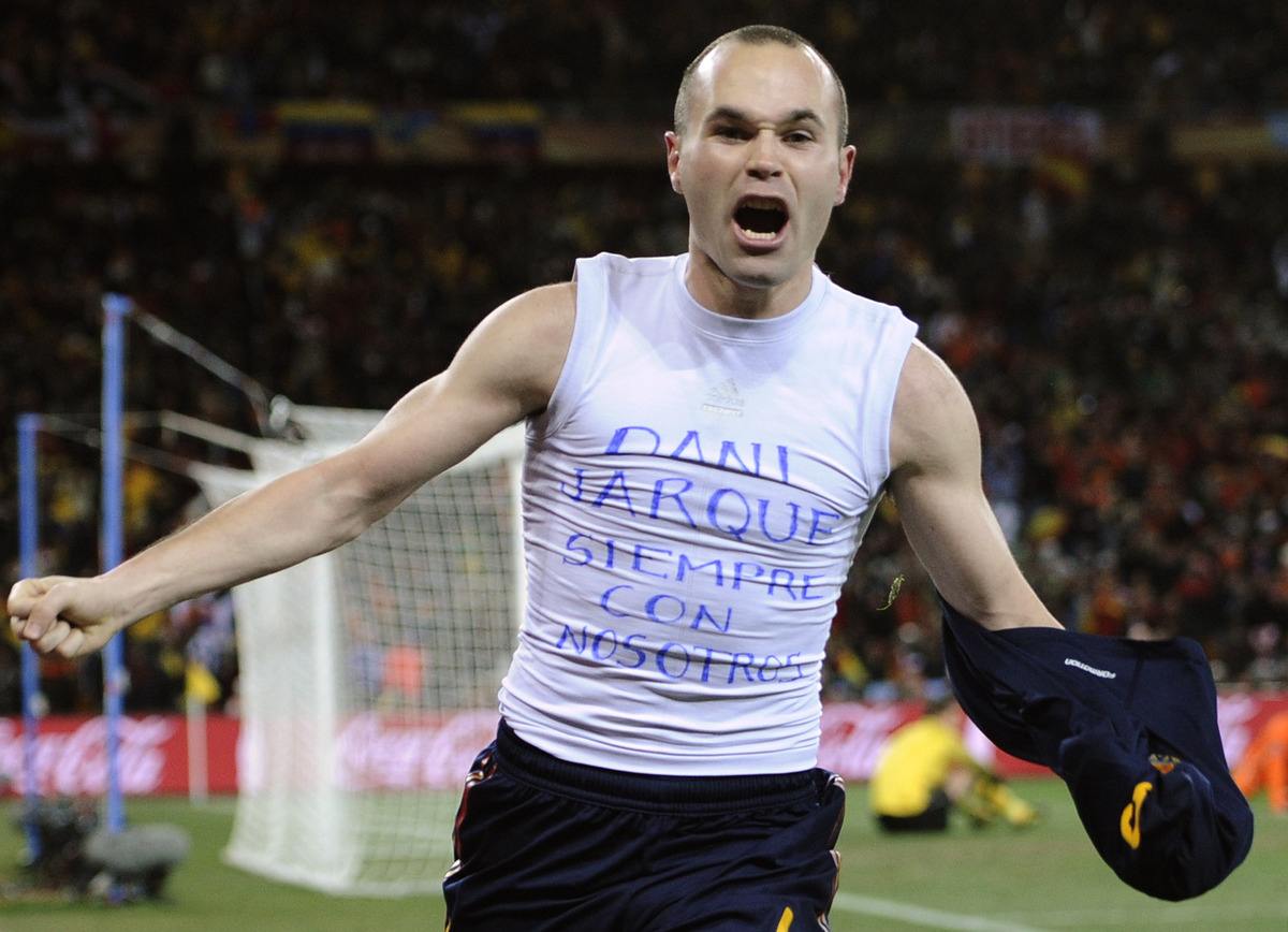 巴塞罗那中场核心哈维,近几年退役的中场大师