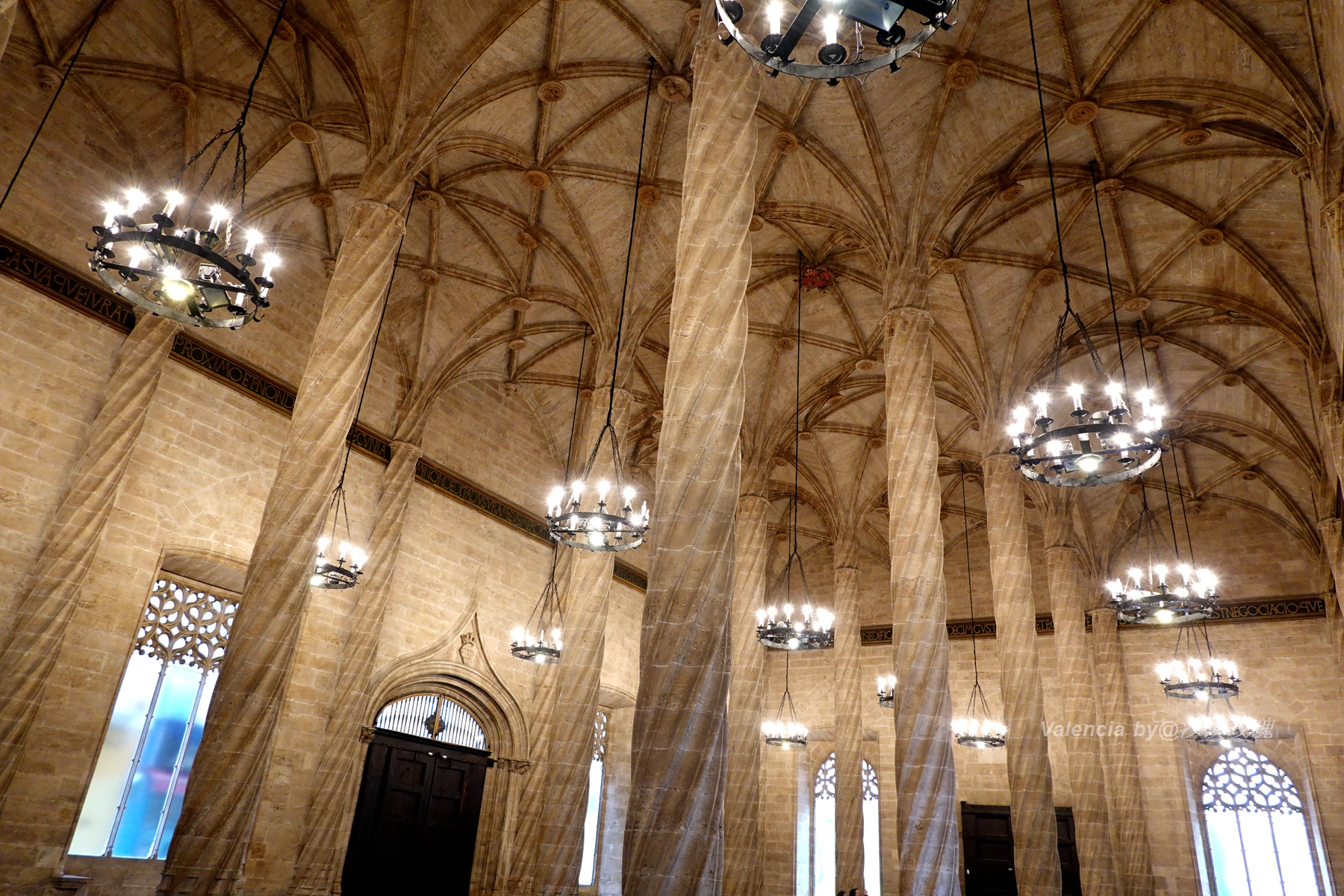 蝙蝠救了国王，成了这座城市的守护神，西班牙被忽视的阳光之城