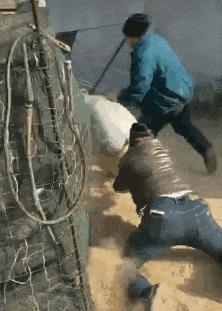 搞笑gif你们这些城里人太会玩了,搞笑gif逗比的世界你永远理解不了