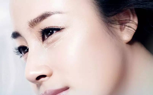 华亦俏朱红说：果酸焕肤的操作流程