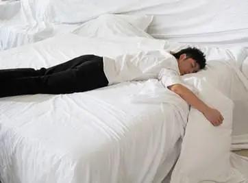 腰椎间盘突出微创要躺多久,腰椎间盘突出可以躺沙发吗