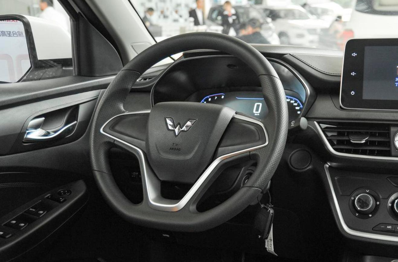 长安cs75plus和五菱宏光s3,五菱宏光s3买1.5l和1.5t哪个好