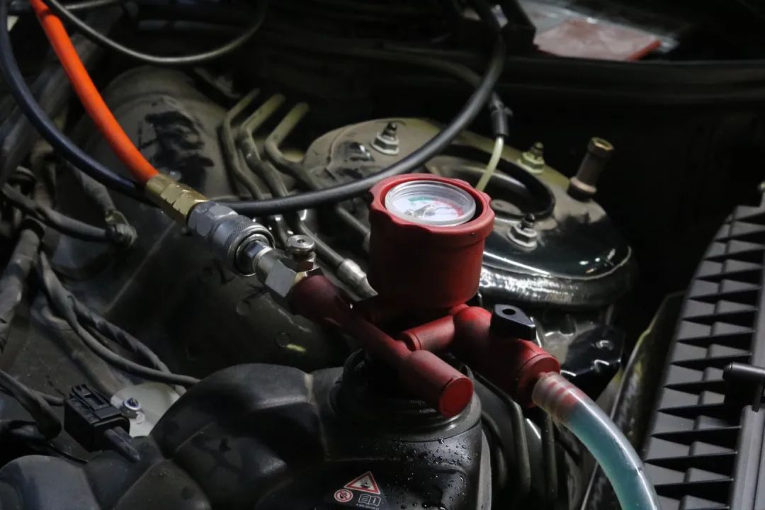 奔驰w221升级新款w222s450外观,老款奔驰w211e260翻新整备