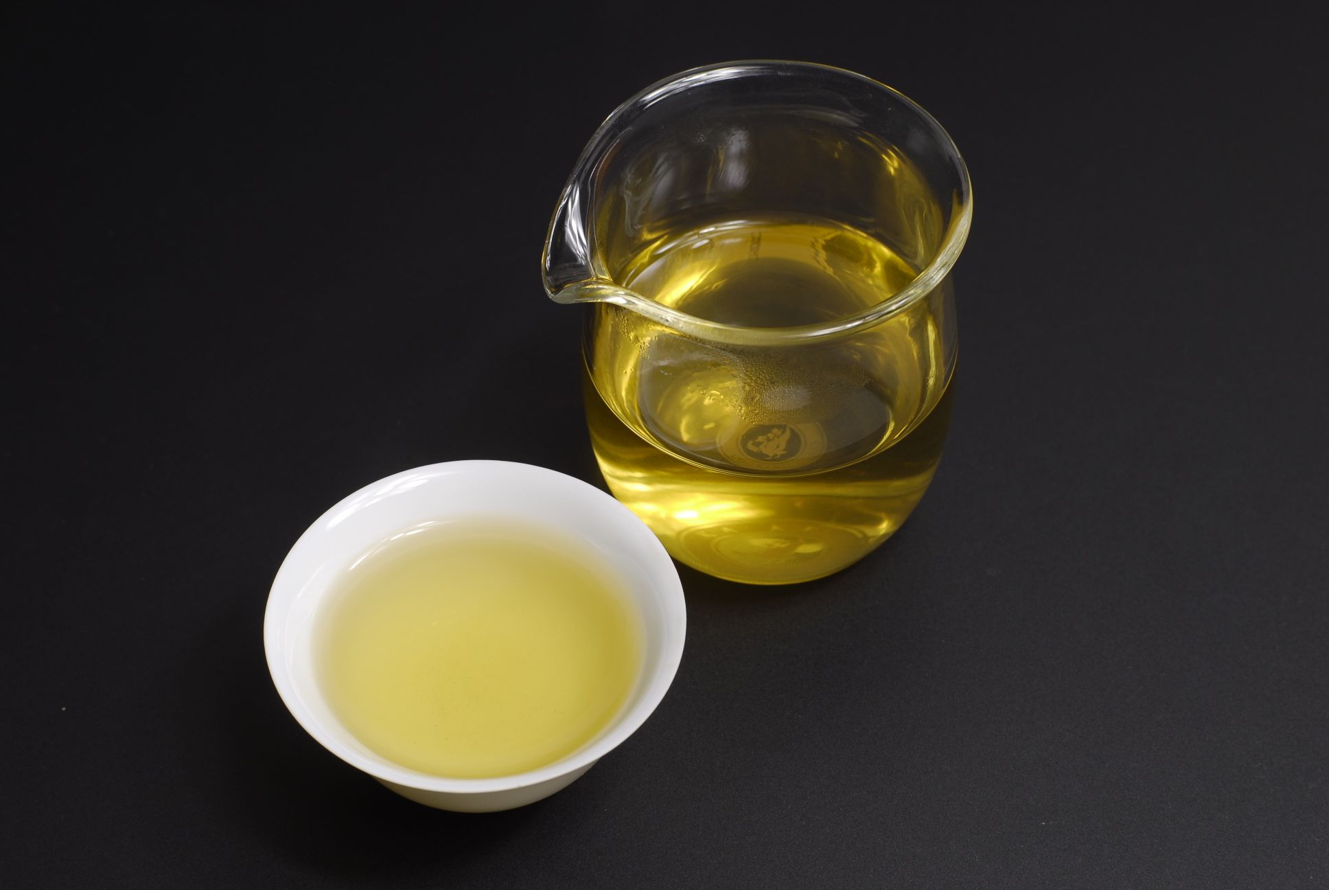 普洱七子饼是红茶系列吗,普洱茶饼叫七子饼