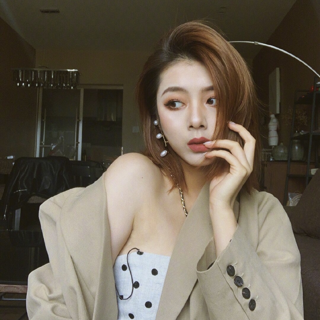 赫莲娜睫毛膏和兰蔻天鹅颈哪个好,兰蔻广角羽扇防晕染天鹅颈睫毛膏