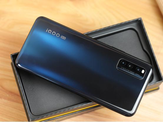 iqooz1评测游戏视频,iqooz1天玑1000plus有多强