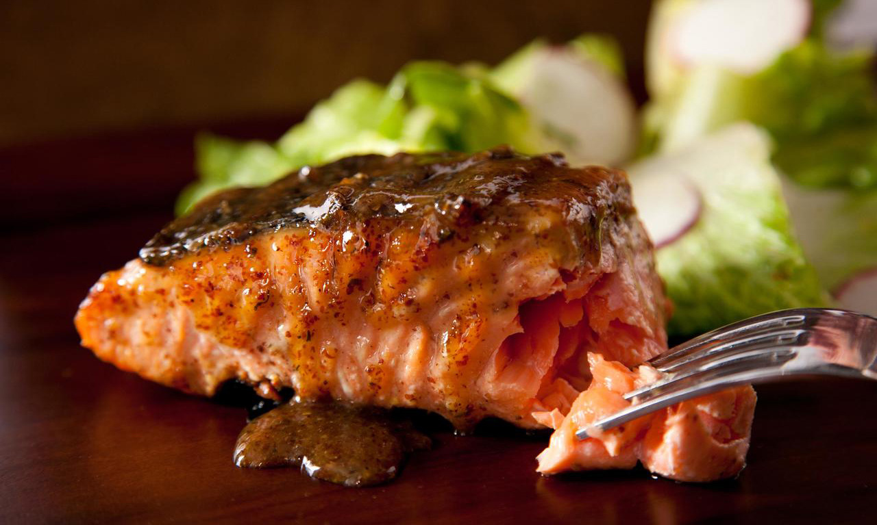 生吃三文鱼腥不腥,三文鱼怎样吃更好吃更简单