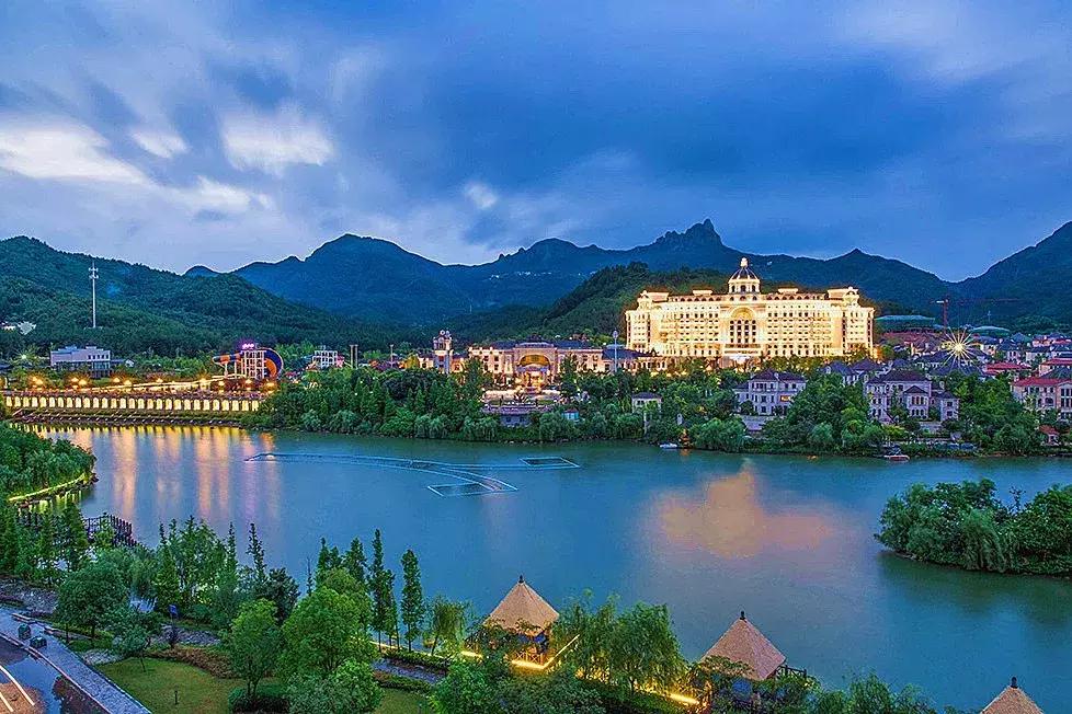 冬天真的来了！自带温泉的高颜值酒店，不用去日本，浙江就有！