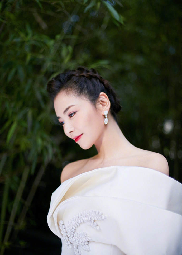 41岁的刘涛穿粉红裙少女感十足,42岁刘涛惊艳美照