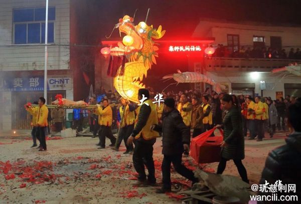 慈利龙潭河龙灯,慈利400米板板龙灯有多震撼