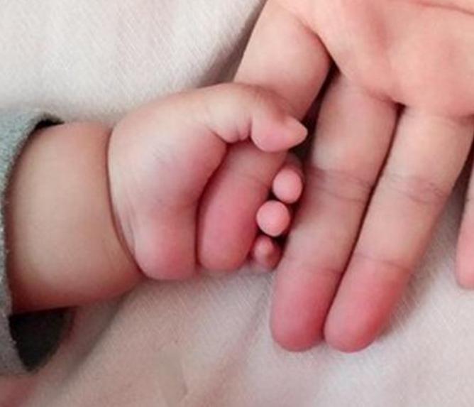 宝宝为什么喜欢薅妈妈头发,宝宝喜欢薅大人头发怎么回事