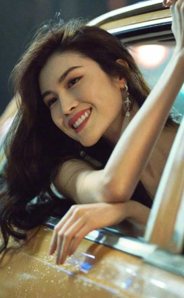 维密超模何穗健身,何穗40秒变脸