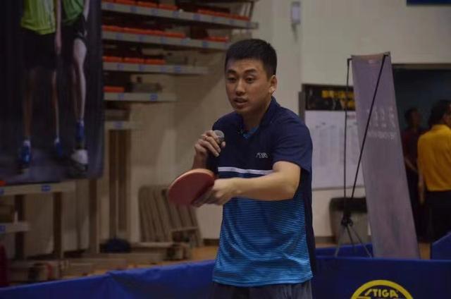 不愧是世界冠军,乒乓球世界冠军vs业余选手