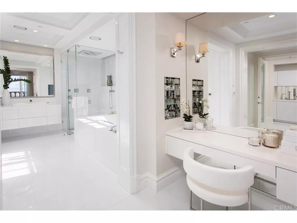 开车进故宫空姐被扒!溥仪都要买票,特朗普也须步行,你凭啥?