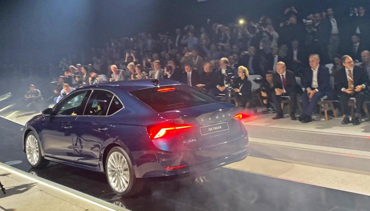 全新斯柯达明锐实车亮相,斯柯达明锐新款尾标