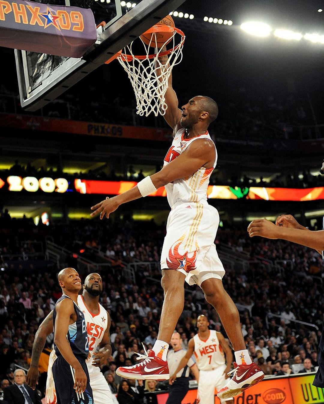 科比上脚球鞋全回顾,今日上脚球鞋全明星