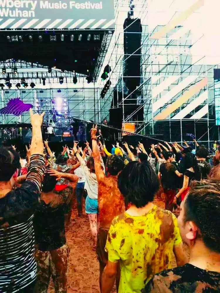 “我还没见过有那个城市的春天，能比武汉还美！”