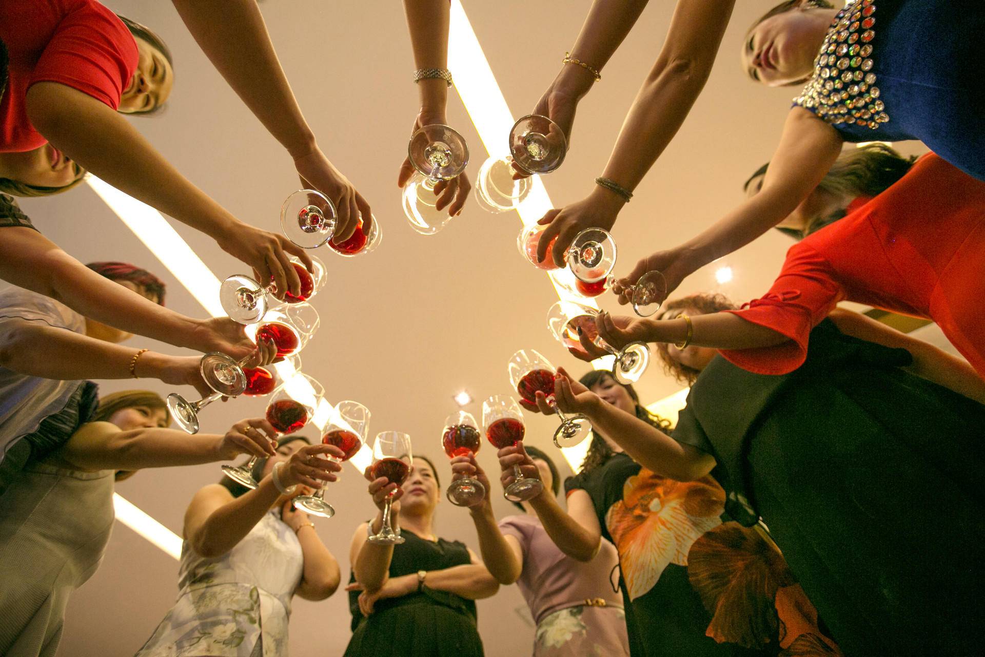 应酬聚会如何避免尴尬,不小心得罪老板怎么办