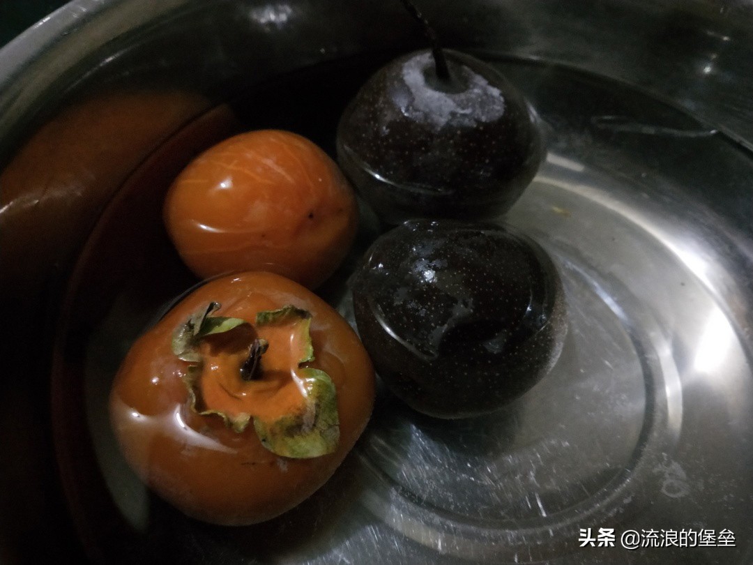 冬天那么冷，东北人“猫冬”坐炕头吃啥？杀猪菜只是冰山一角？