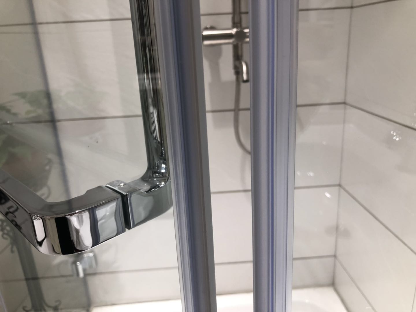 怎么选卫生间花洒马桶和浴柜,卫生间的马桶和淋浴柜怎么选