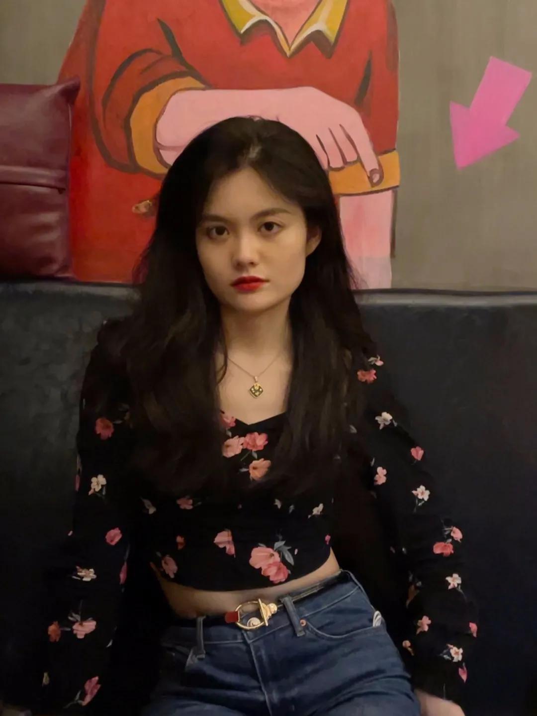 大脸发量少日常怎么化妆打扮,四十岁大脸微胖怎样打扮显年轻