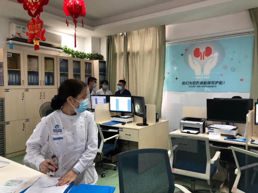 中暑急救警示视频,中暑温馨提示小视频