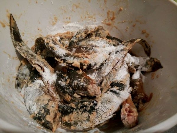 泥鳅好吃吗刺多吗,泥鳅怎样外酥内嫩