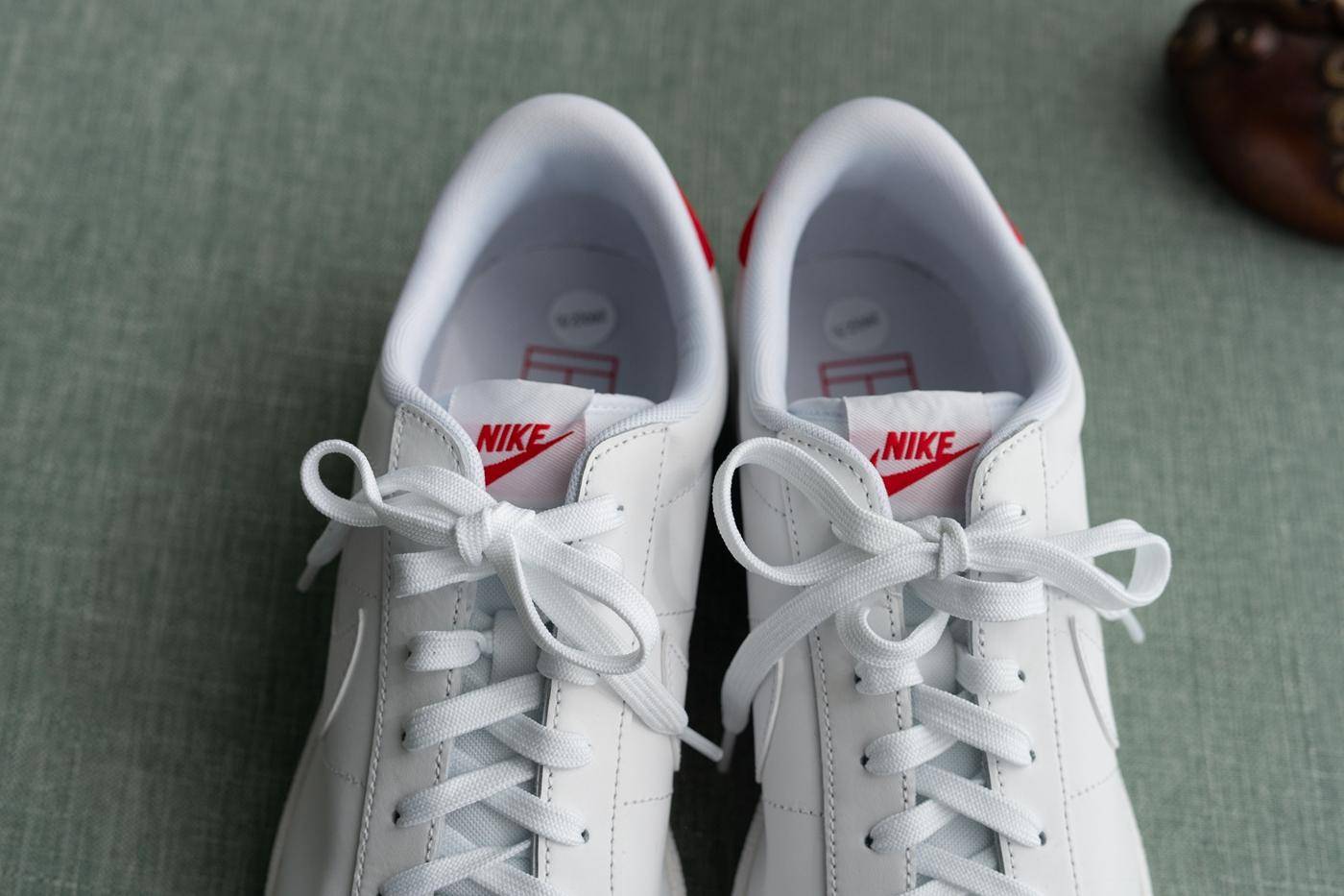 阿迪和耐克小白鞋哪个好,阿迪达斯和小白