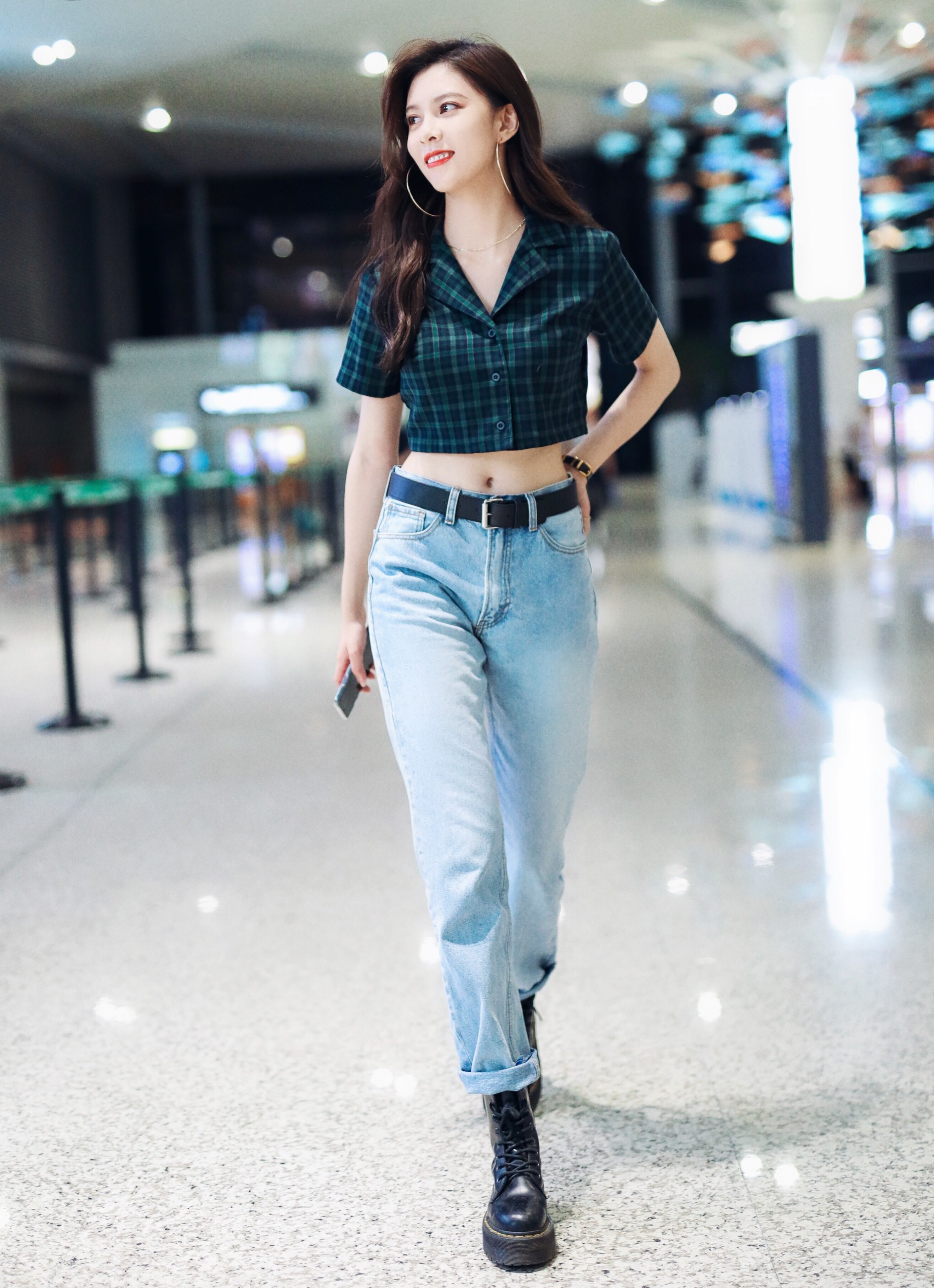 同样露脐为何有人穿成膀爷，有人穿出明星范？杨幂郑爽为你做示范