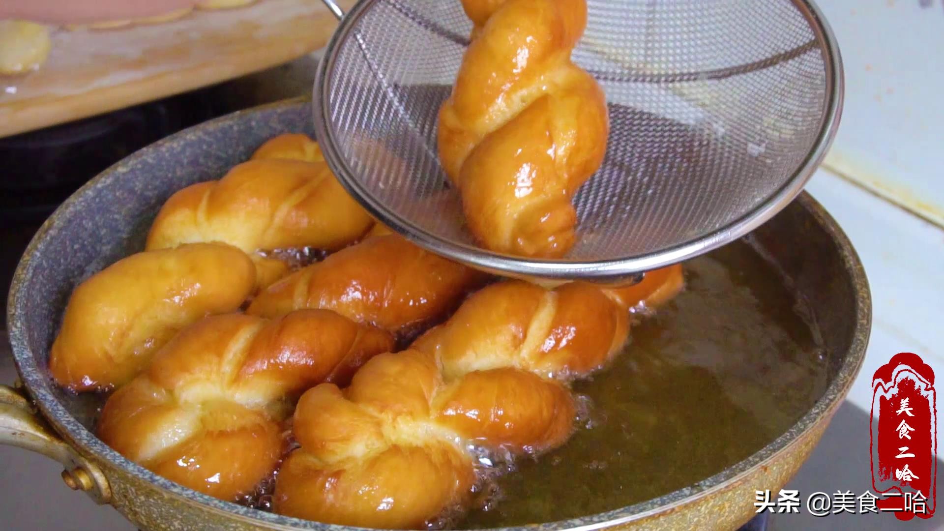 炸麻花的正确方法和技巧,炸麻花怎样和面麻花软乎