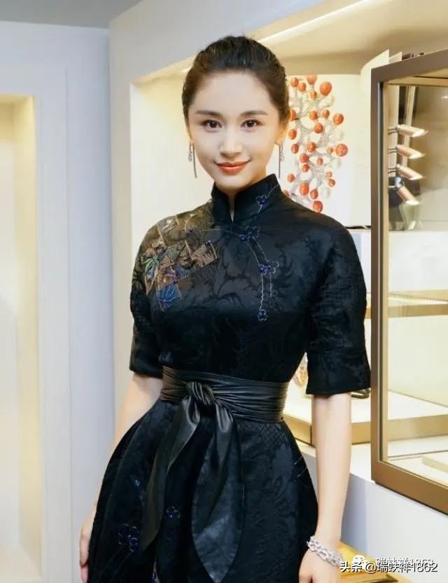 520送她一束玫瑰花,520送女朋友的旗袍