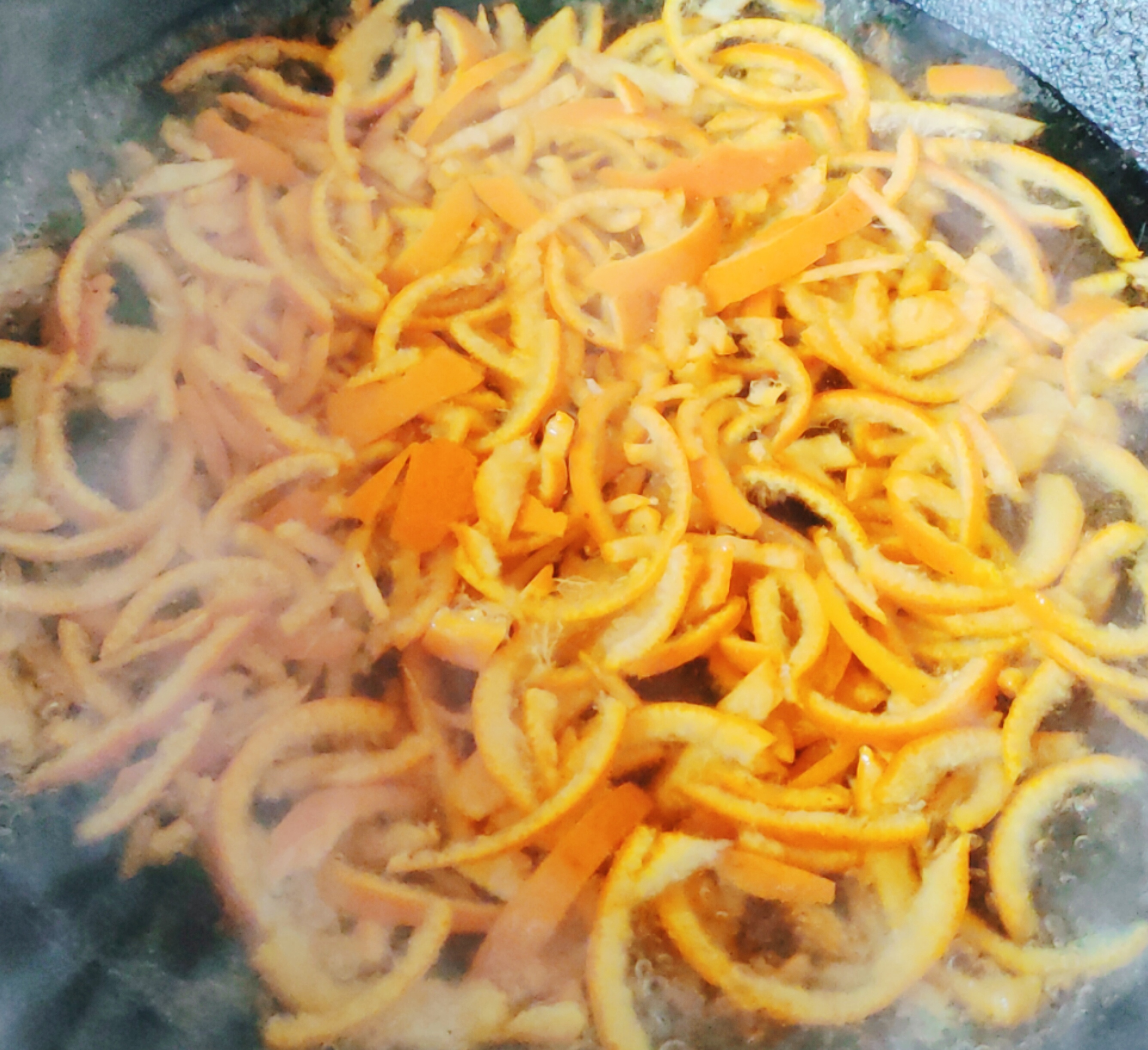 橘子好吃，橘子皮更不可辜负；橘子皮糖，回忆里妈妈的味道