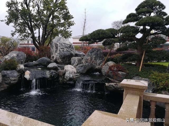 院里有假山好吗,家中院里做个竖着假山好吗