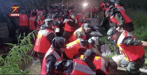 郑州机场暴雨的最新通告,郑州暴雨机场停飞了吗