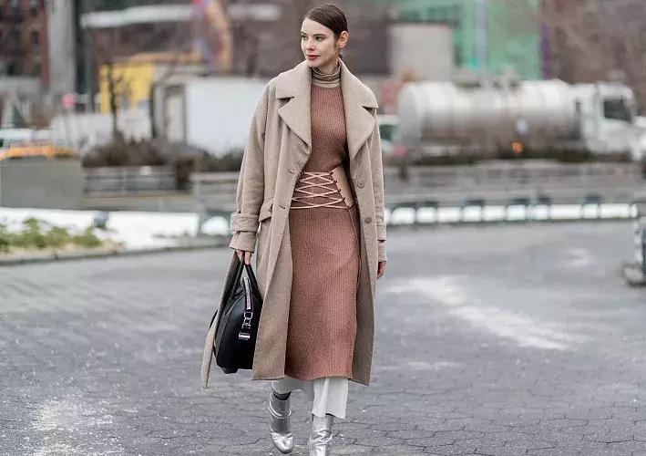 裙摆大衣怎么穿好看,大衣里面的裙子怎么穿