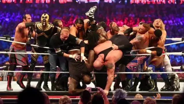 拳王暴打wwe,施瓦辛格一拳打倒wwe