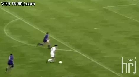 足球史上最全能支点中锋!他可以在中锋、前腰和边锋之间无缝衔接!