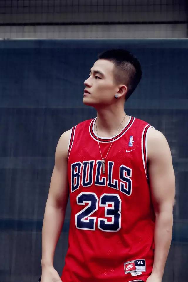 男发两侧不露头皮修剪技巧,男生发尾干枯分叉怎么剪