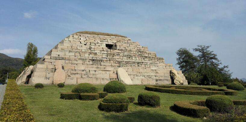 这座墓的发掘刷新了玉文化的历史,这座坟墓到底藏着什么