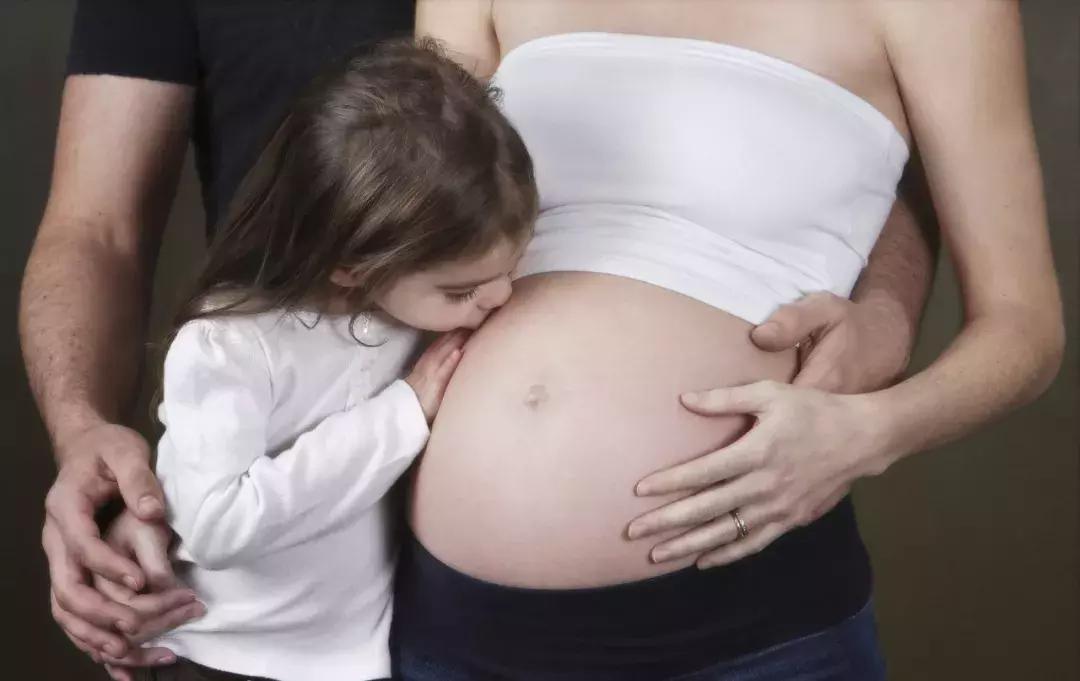 大宝跟二宝岁数差得大,大宝和二宝差十七岁