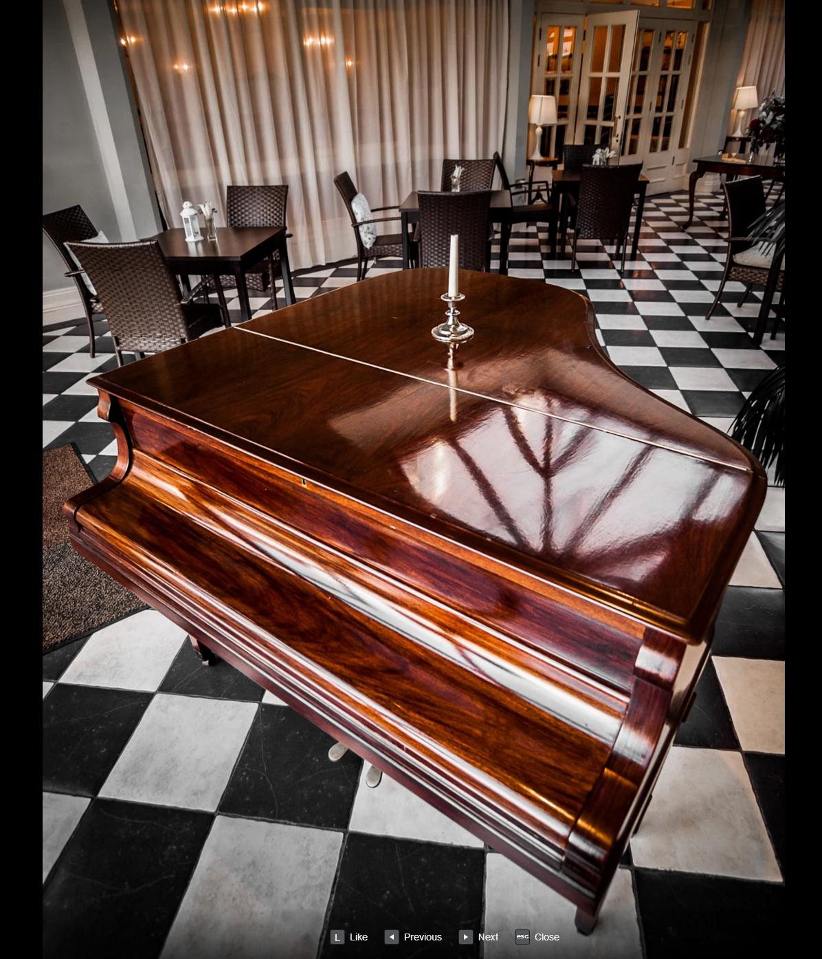 钢琴出现颤音,钢琴有滋滋的杂音是怎么回事