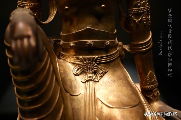 洛阳博物馆专门为二十多件珍宝成立了一个展馆