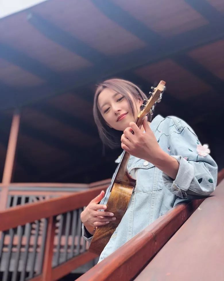 tvb力捧小花拍戏被偶遇,tvb实力小花入行16年宣布离巢