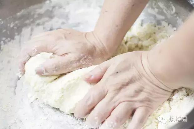 揉面如何快速出膜,手工揉面怎么出筋
