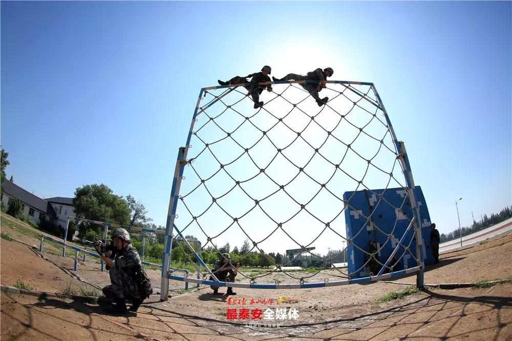 光荣而自豪的中国人民解放军,中国人民解放军为强大的祖国自豪