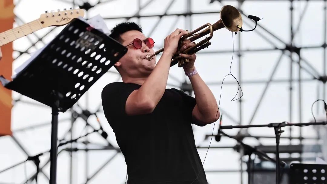 《文艺热搜榜》：张亮推出全套贝多芬唱片，龙美术馆60元看5个展