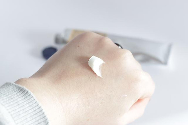 手脱皮是缺什么维生素,手脱皮吃什么食物