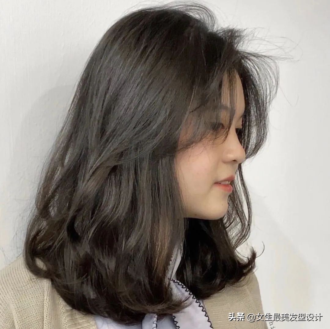 中长卷发扎温柔减龄披肩发,中长发成熟卷发教程