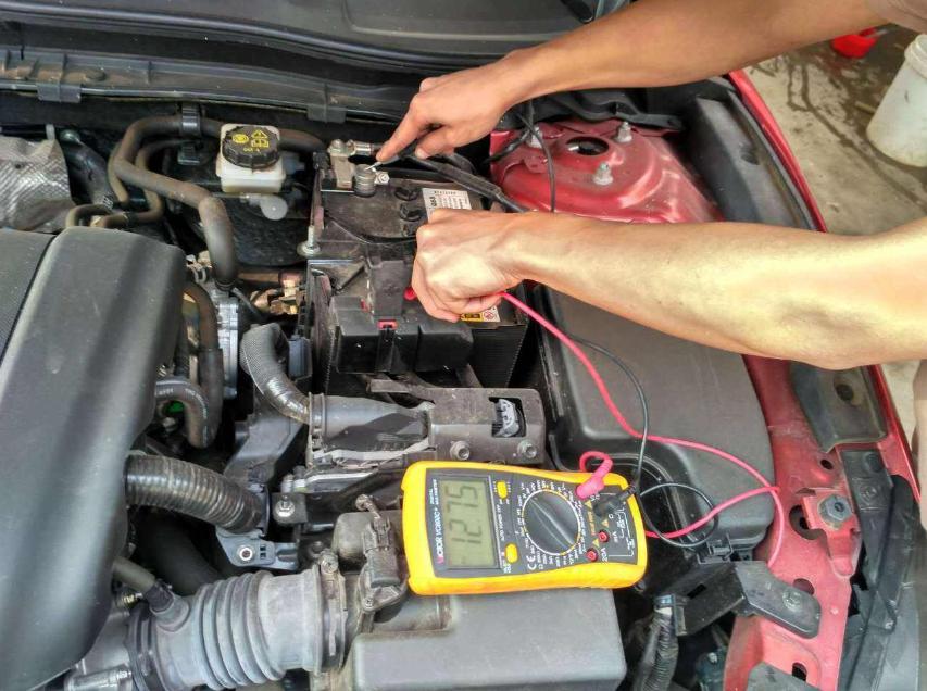 汽车启动电瓶亏电怎么解决,导致汽车电瓶亏电启动不了的原因