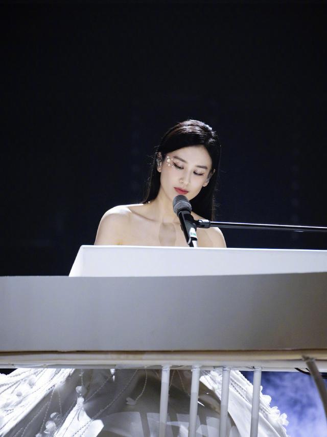 蓝盈莹和张檬对比照,张含韵蓝盈莹合照